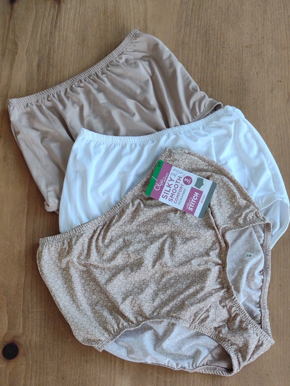 Size 7 Olga Silky Smooth Comfort Microfiber 3 Pack Brief Panty Size 7 Large New